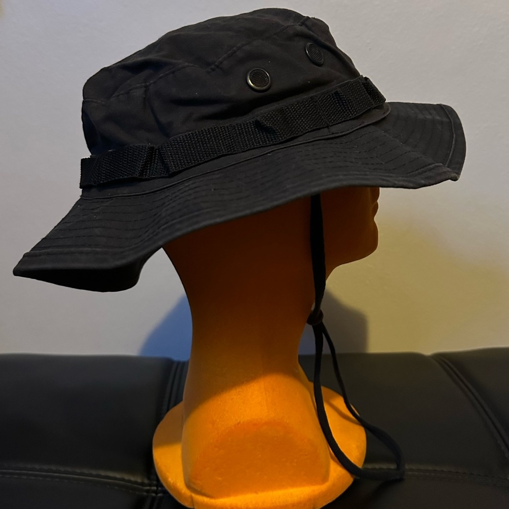 Black bucket hat
